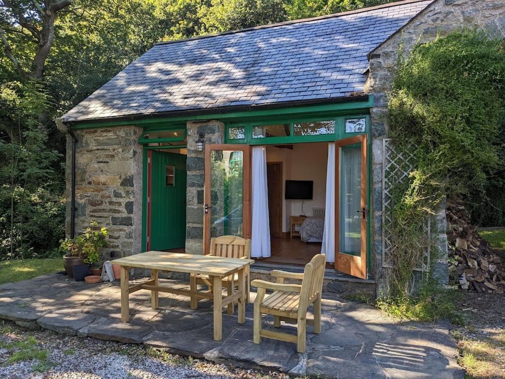 Y Swdio, Ferm Glandwr * Barmouth